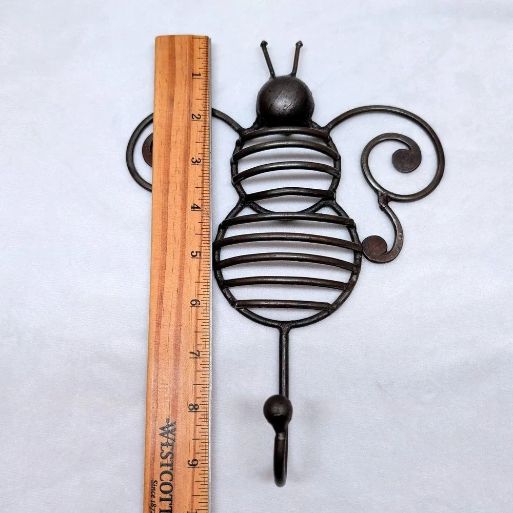 Rustic Wrought Iron Bumble Bee Wall Hook Metal Bee Garden Decor Hanger Dark Iron